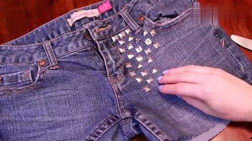 旧牛仔裤改短裤视频,创意改造,焕新时尚