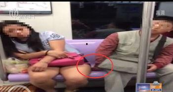 女人坐男人头上视频